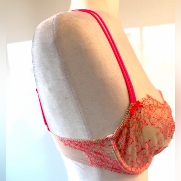 Victoria's Secret Vibrant Pink Lace Unlined Demi Buste Bra - Picture 3 of 7